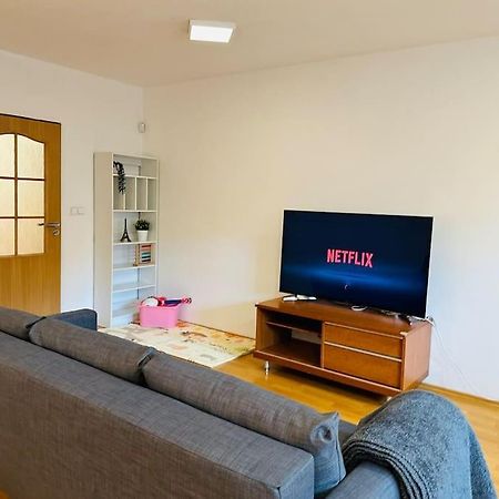 Family-Friendly Prague 5 Stay エクステリア 写真