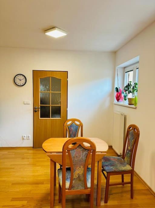 Family-Friendly Prague 5 Stay エクステリア 写真