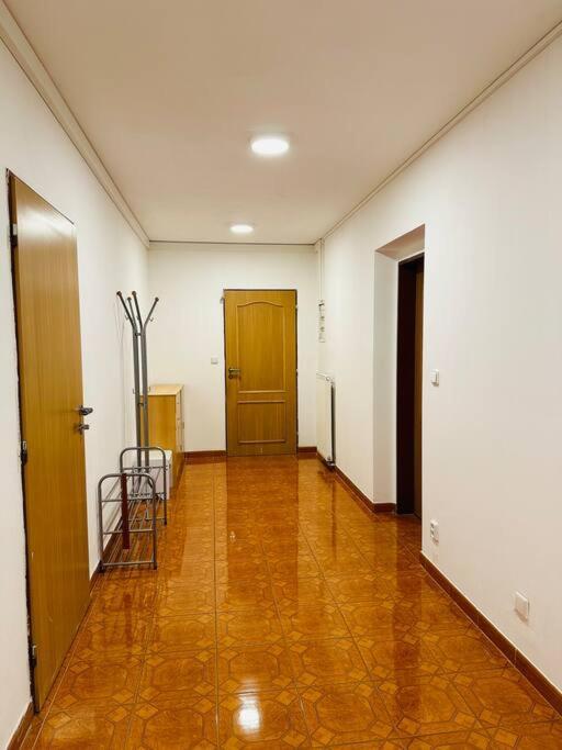 Family-Friendly Prague 5 Stay エクステリア 写真