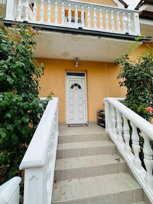 Family-Friendly Prague 5 Stay エクステリア 写真